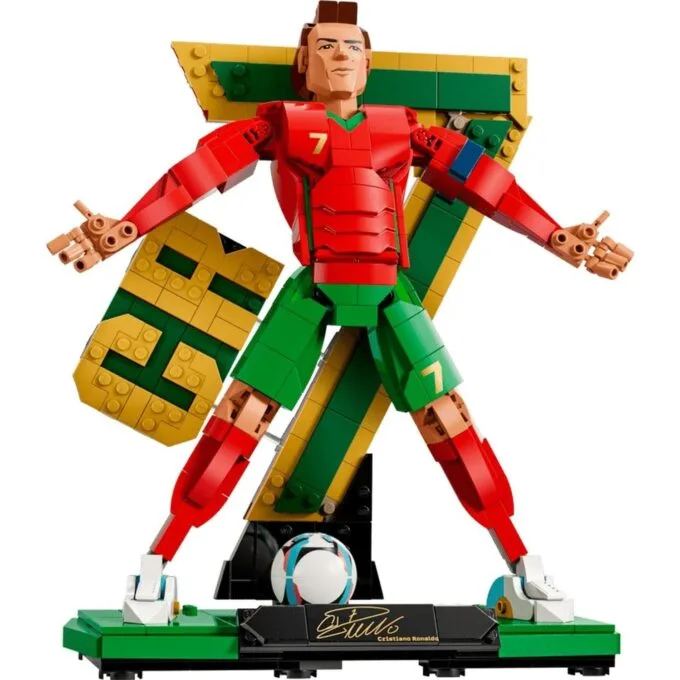 LEGO Editions Sports 43016 Cristiano Ronaldo — a football legend — image 2