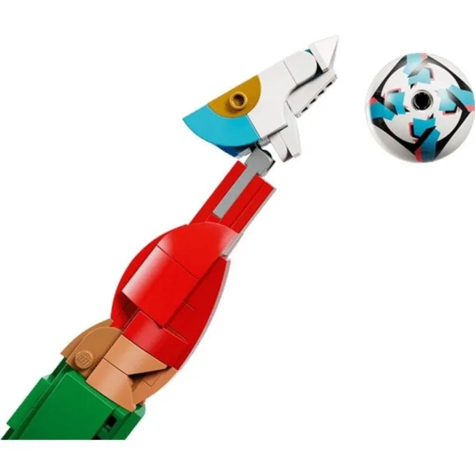 LEGO Editions Sports 43016 Cristiano Ronaldo — a football legend — image 3