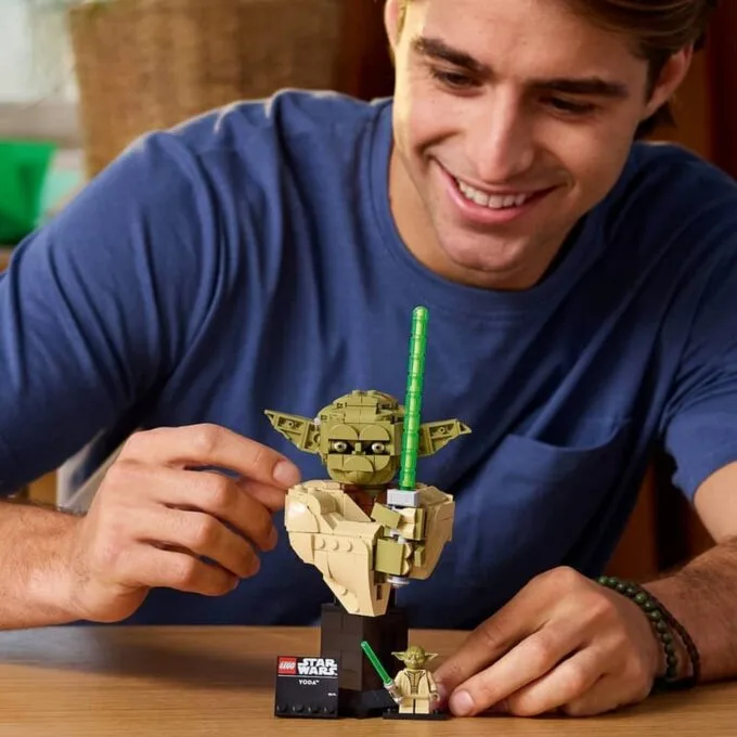 LEGO Star Wars 75438 Yoda bust — image 7