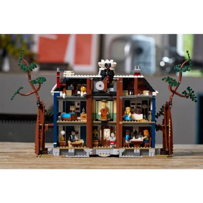 LEGO Icons 11370 Stranger Things: Creel House — image 11