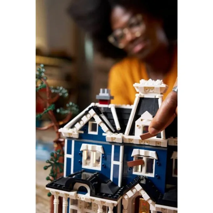 LEGO Icons 11370 Stranger Things: Creel House — image 12