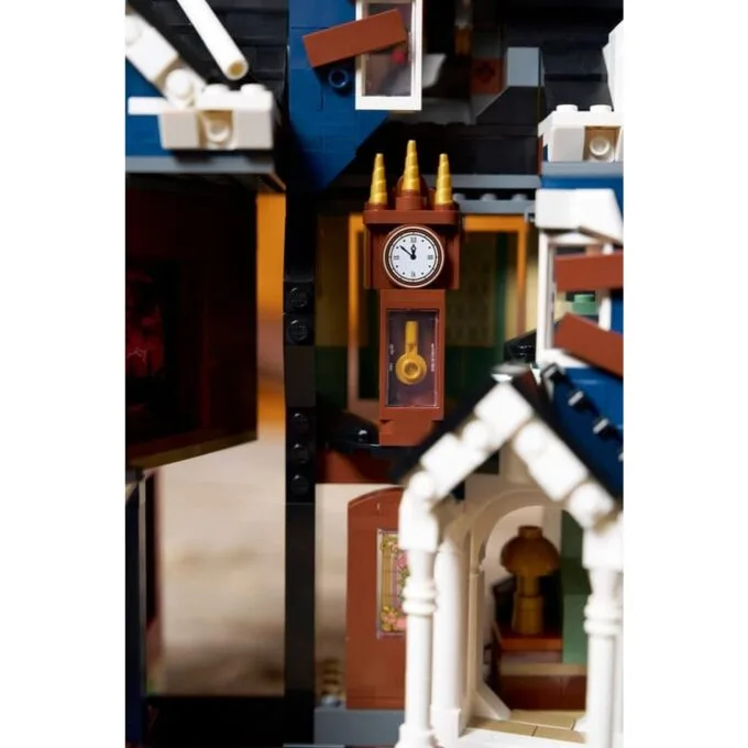 LEGO Icons 11370 Stranger Things: Creel House — image 13