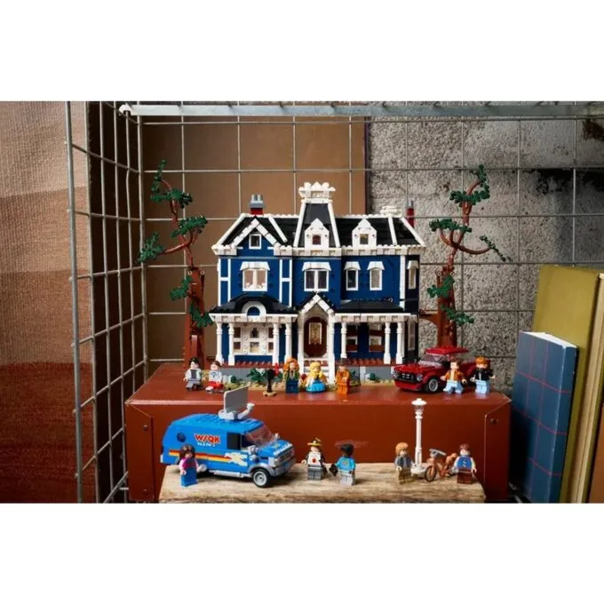 LEGO Icons 11370 Stranger Things: Creel House — image 15