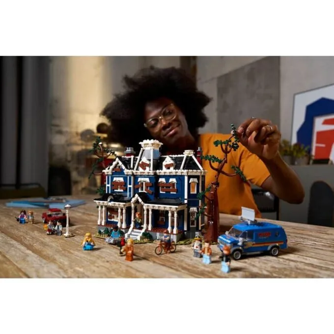 LEGO Icons 11370 Stranger Things: Creel House — image 8