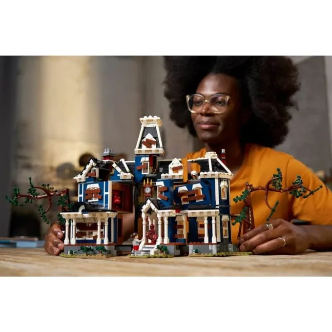 LEGO Icons 11370 Stranger Things: Creel House — image 9