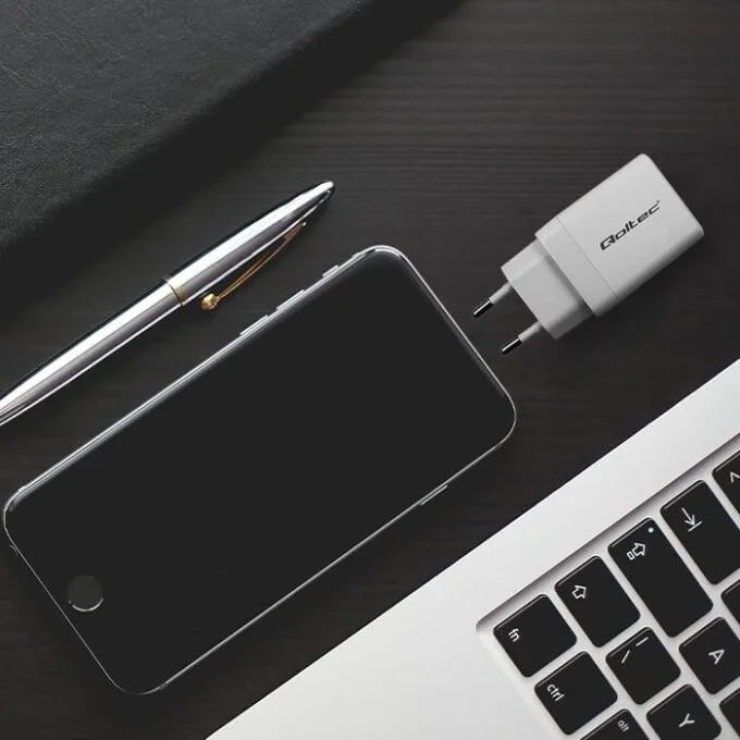Qoltec 45W GaN| 5-20V | 1.5-3A | 1 x USB-C PD | 1 x USB QC 3.0 | White — image 4