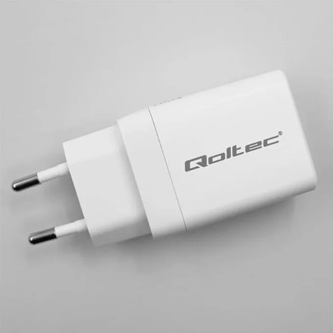 Qoltec 45W GaN| 5-20V | 1.5-3A | 1 x USB-C PD | 1 x USB QC 3.0 | White — image 6
