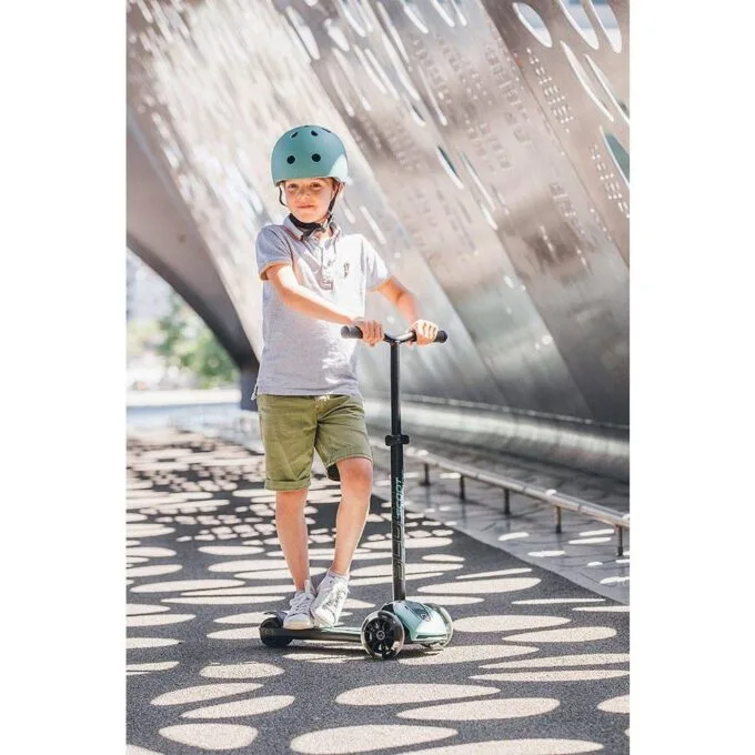 Scoot & Ride Highwaykick 5 LED Forest — image 5