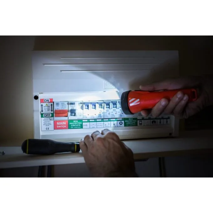 Energizer Light Torch 55 Lumens IPX7 (2AA) - Outdoor Waterproof — image 3
