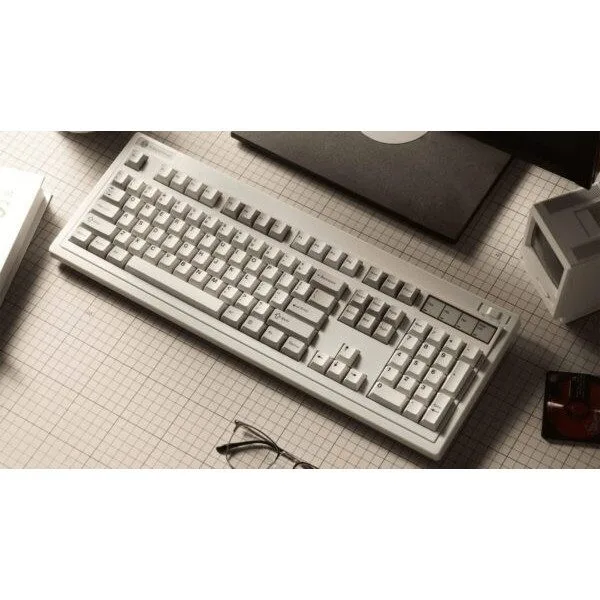 Keychron R6 (R6-M4) QMK Wireless Mechanical Keyboard Banana Switch Hot-Swap RGB 100% US Retro — image 3