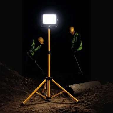 Rexer Floodlight with Tripod Mains Powered 4000k 1 x 50W / 5500 lms RX08050 — image 3