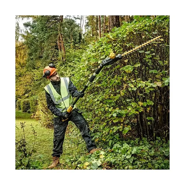 DeWALT DCMPH566N-XJ power hedge trimmer — image 5