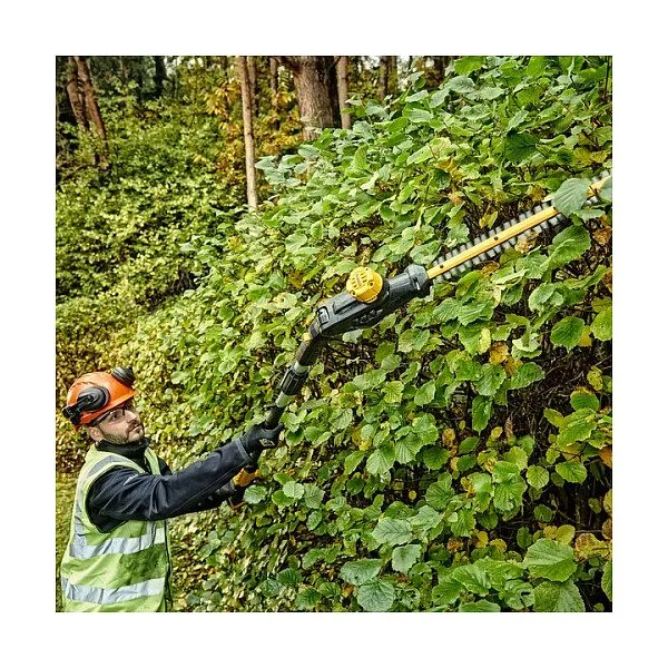 DeWALT DCMPH566N-XJ power hedge trimmer — image 6