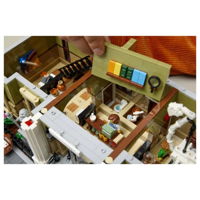 LEGO ICONS Natural History Museum — image 20
