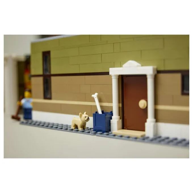 LEGO ICONS Natural History Museum — image 25