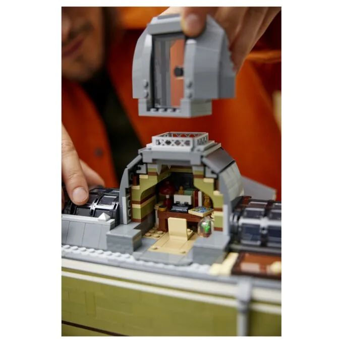 LEGO ICONS Natural History Museum — image 7