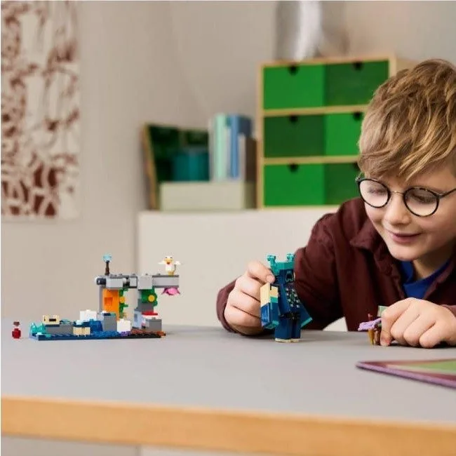 LEGO Minecraft 21274 Meeting with the Guardian — image 8