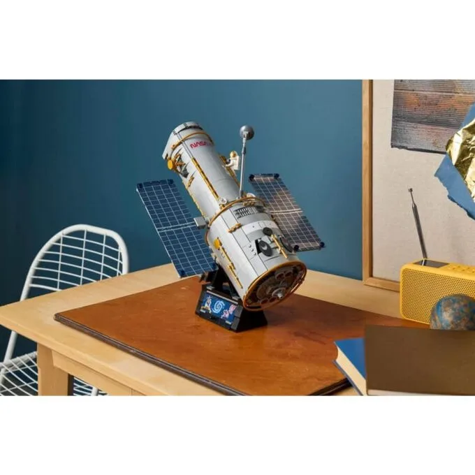 LEGO Icons 11382 Hubbla Telescope — image 14