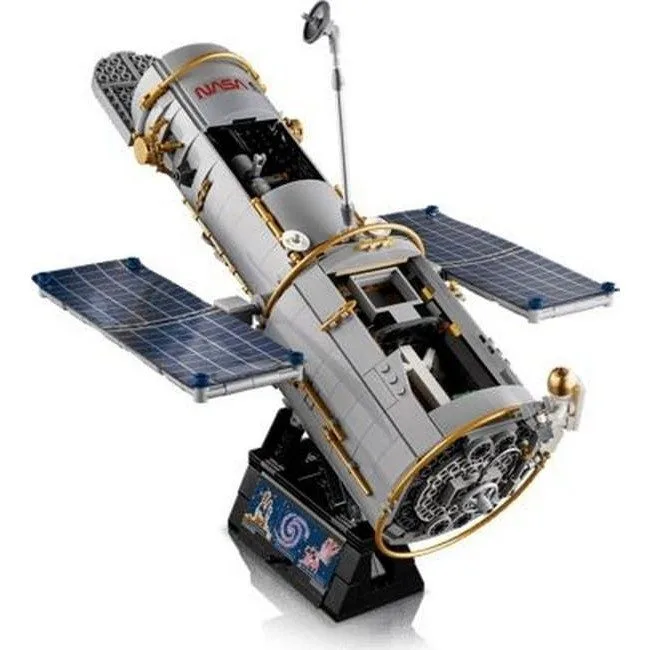 LEGO Icons 11382 Hubbla Telescope — image 3