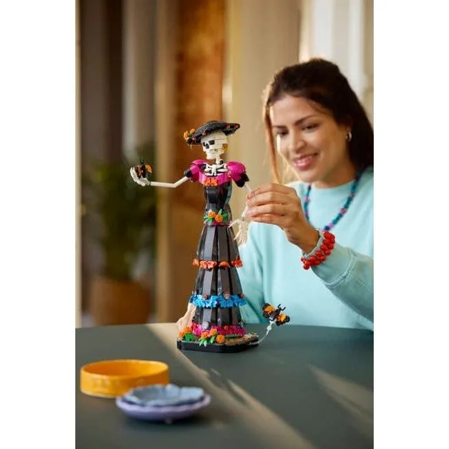 LEGO Ideas 21372 Lady Catrina — image 13