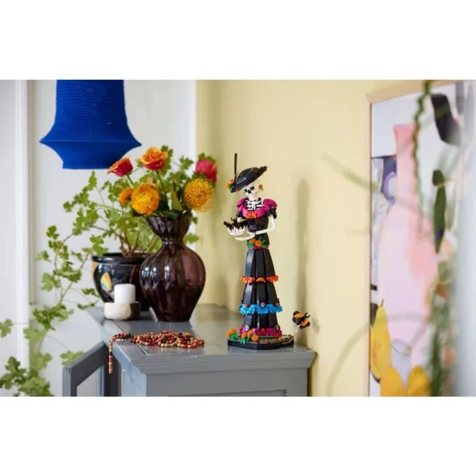 LEGO Ideas 21372 Lady Catrina — image 8