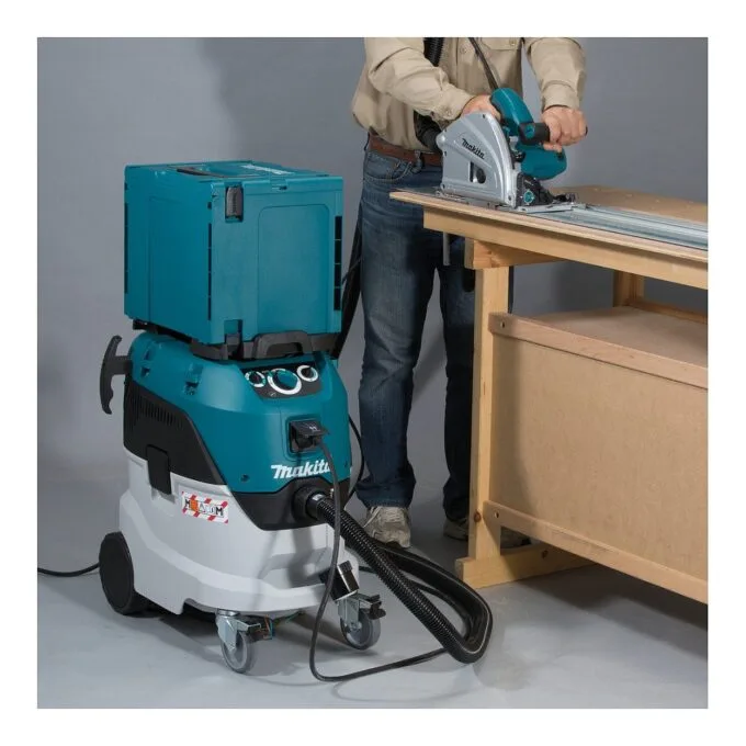 Makita VC4210M vacuum — image 2