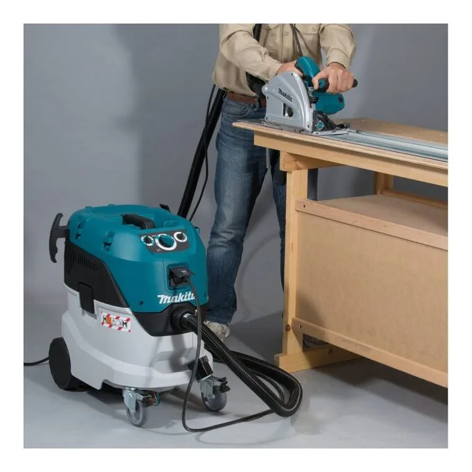 Makita VC4210M vacuum — image 3