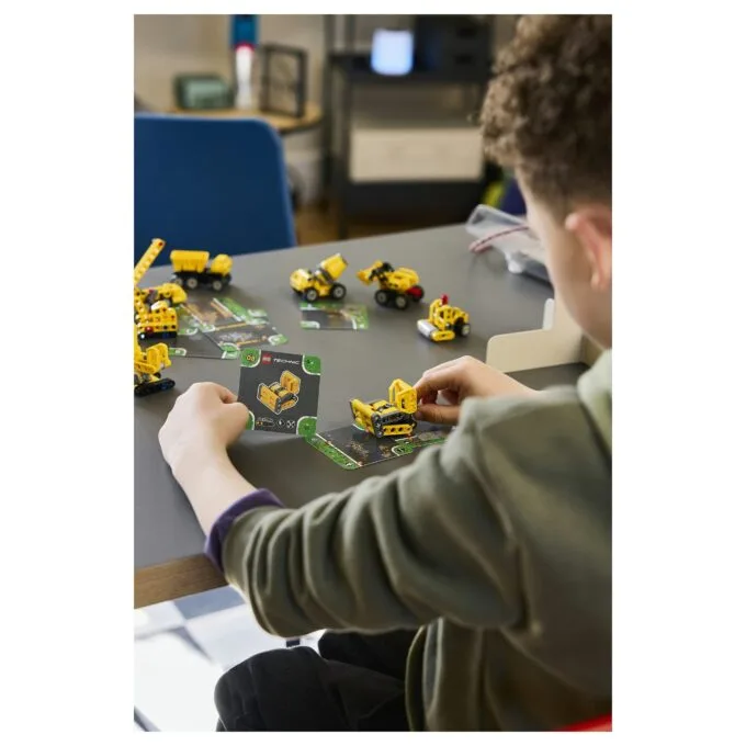LEGO Technic 42233 — image 3