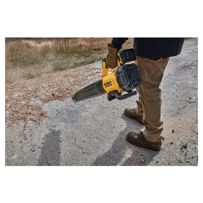 Black & Decker DCMBL562N-XJ leaf blower — image 4