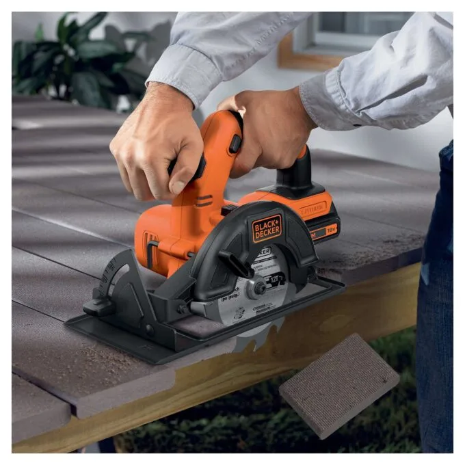 Black & Decker BDCCS18N-XJ portable circular saw — image 2