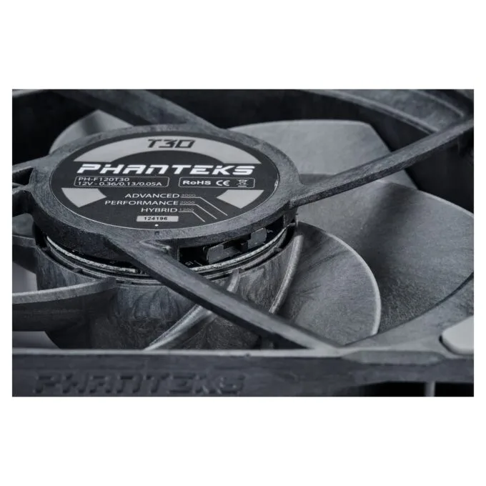 Phanteks T30 PWM 120mm Fan 3-Pack - Black — image 5
