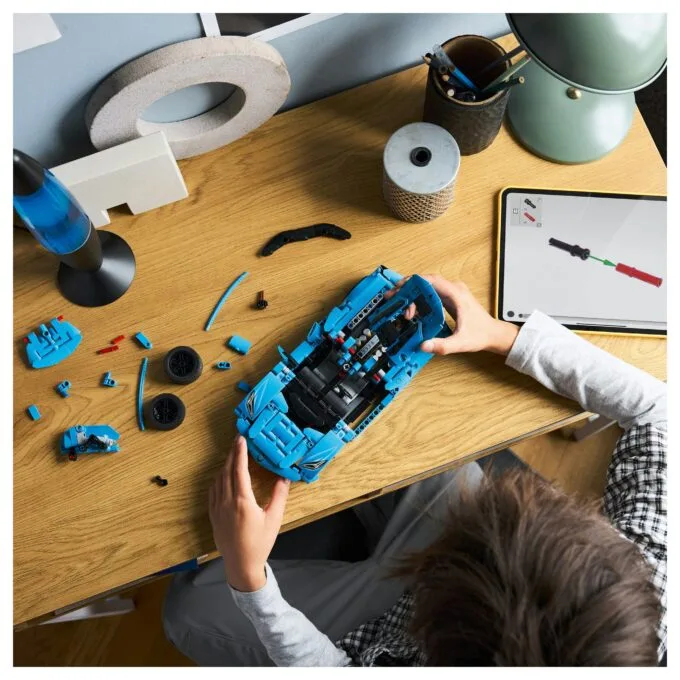 LEGO Technic - Chevrolet Corvette Stingray in Blau — image 11
