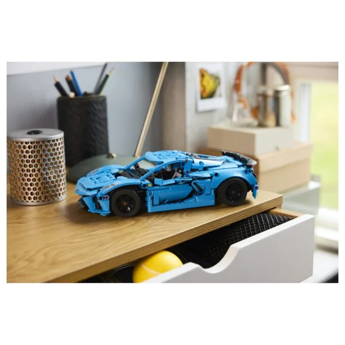 LEGO Technic - Chevrolet Corvette Stingray in Blau — image 3