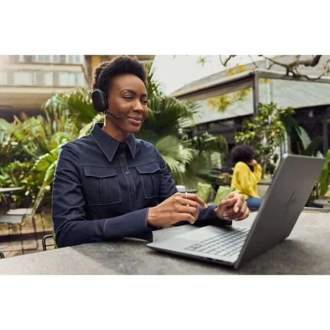 HP Poly Focus 625 Headset + Wireless Charge Stand — image 14