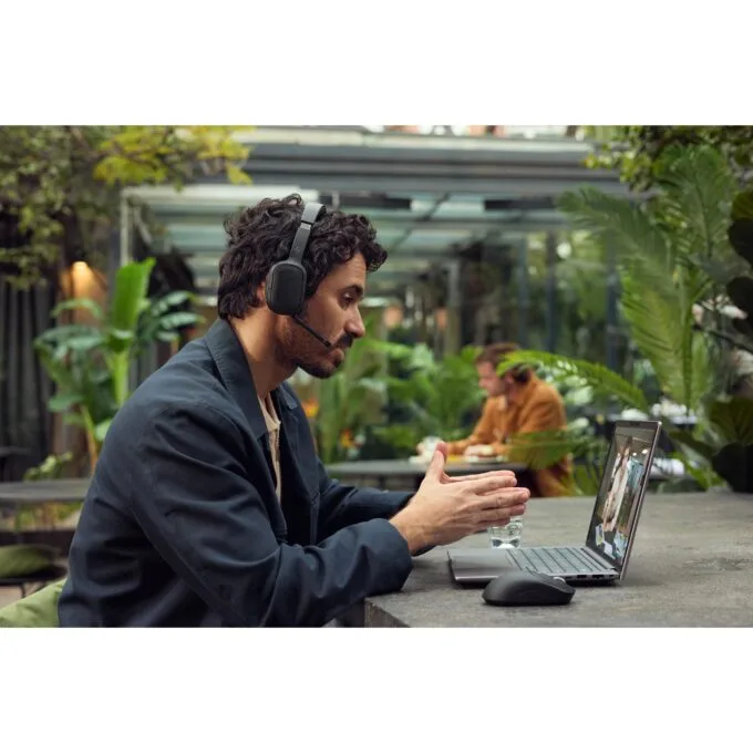 HP Poly Focus 625 Headset + Wireless Charge Stand — image 12